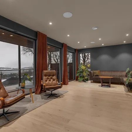 Sentral Med Fantastisk Utsikt!